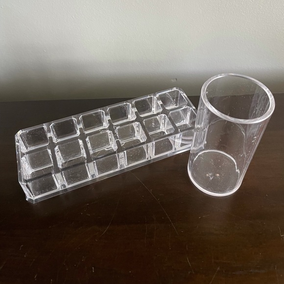 Acrylic Makeup Holders - Picture 2 of 3